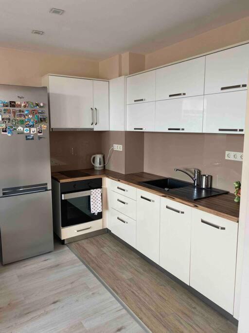 Sunny Spacious Apartment In A Great Location Kazanlŭk Exteriör bild