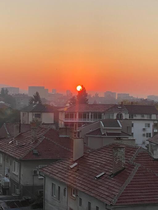 Sunny Spacious Apartment In A Great Location Kazanlŭk Exteriör bild